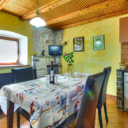 Počitniška hiša Cozy In With Wifi Dragonja