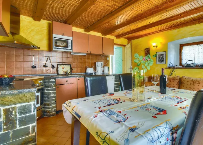 Cozy In Kastel With Wifi Dragonja